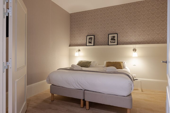 Room 8 of 74