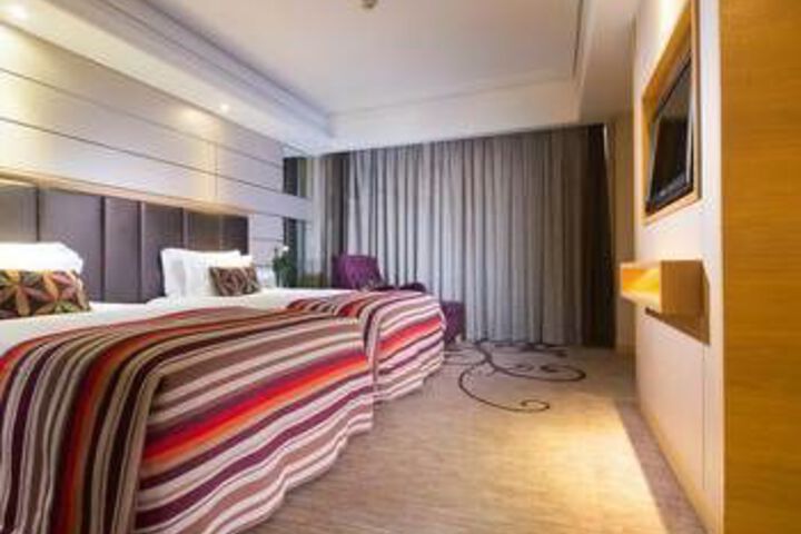 Room 8 of 15