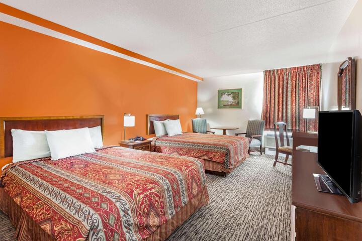 Standard Room, King or Two Doubles (4 of 4)