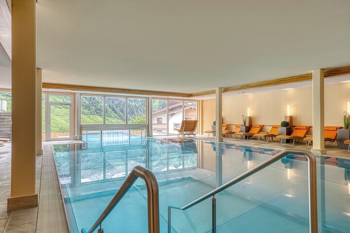 Pool 70 of 133