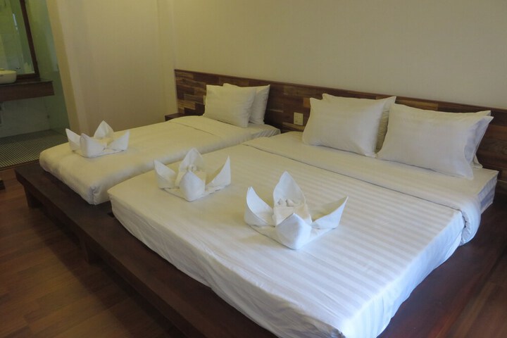 Room 4 of 32