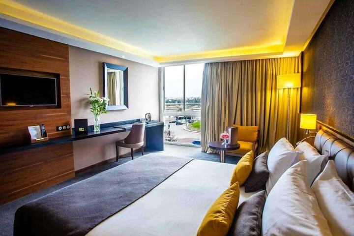 Room 13 of 36