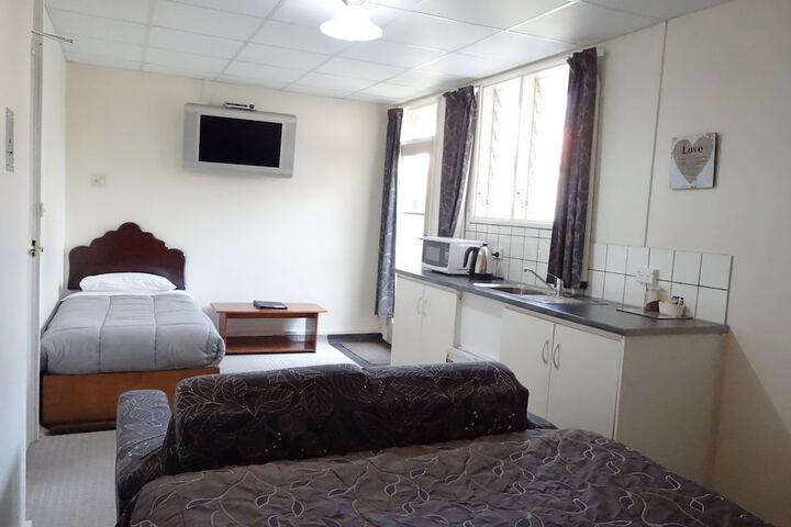 Room 28 of 69