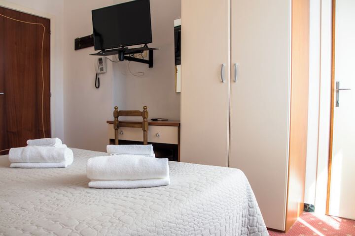 Room 6 of 23