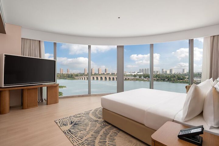 Room 32 of 67