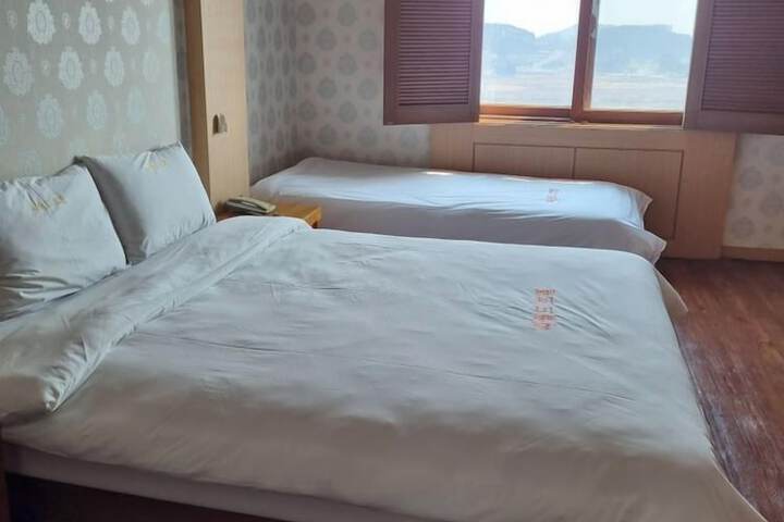 Room 6 of 13
