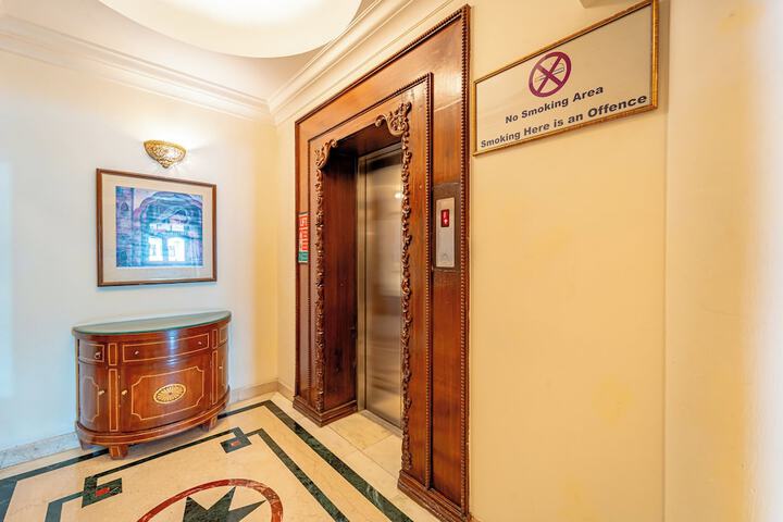 Entrance & Lobby