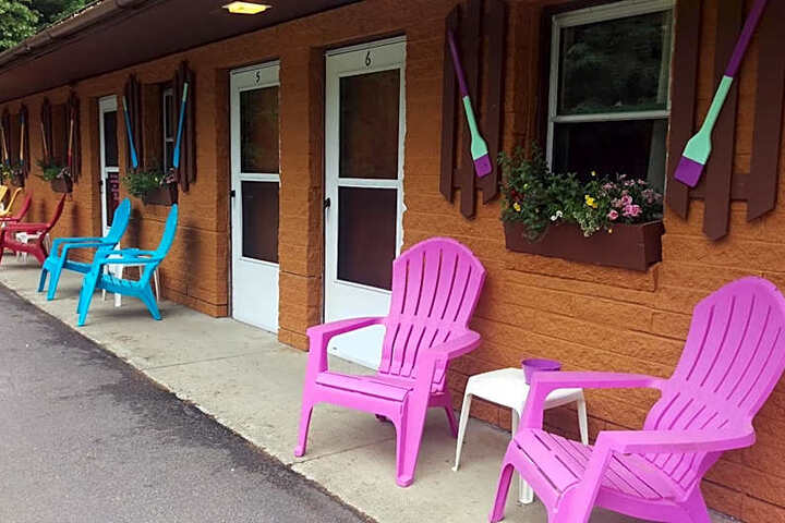 Exterior of Alpine Motel
