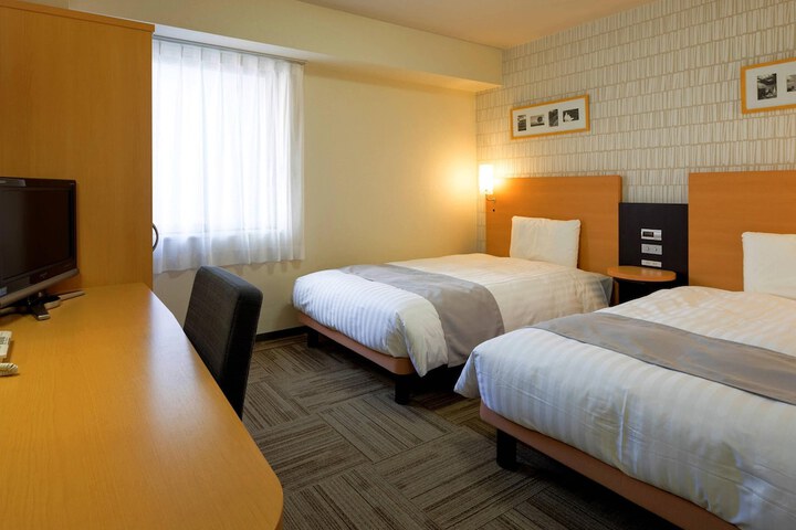 Room 11 of 38