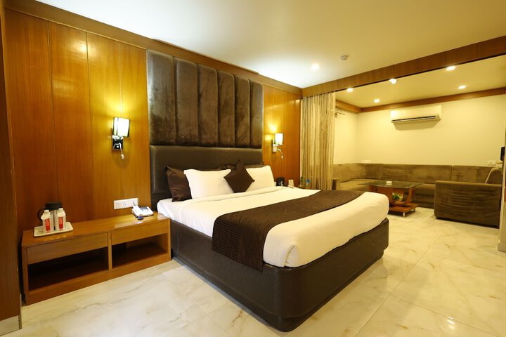 Room 13 of 27