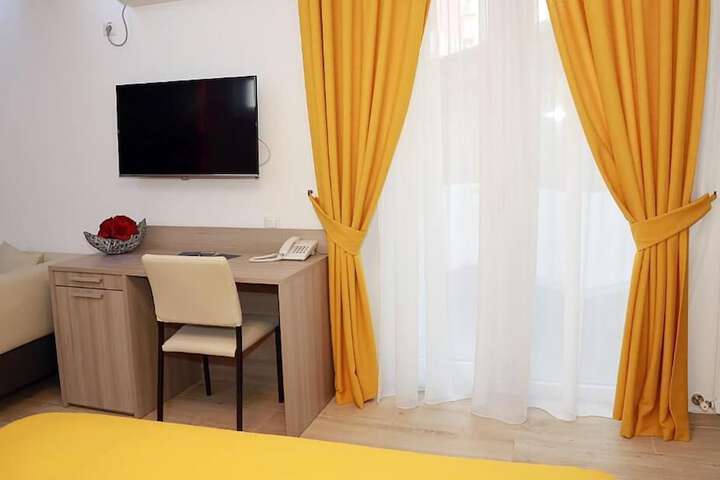 Room 9 of 21