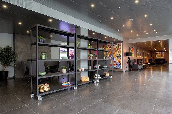 Entrance & Lobby