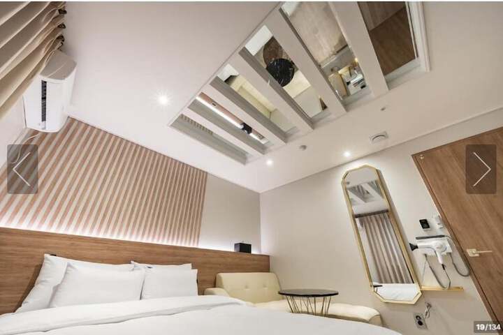 Room 12 of 26