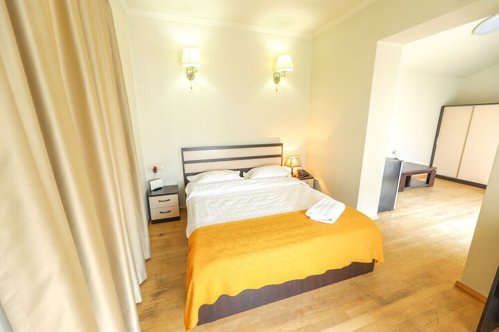 Room 7 of 10