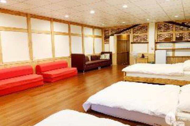 Room 11 of 23