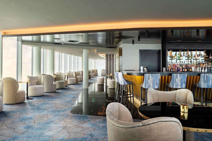 Lounge 55 of 63