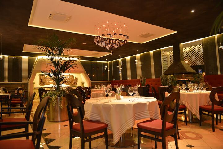 Dining 84 of 100