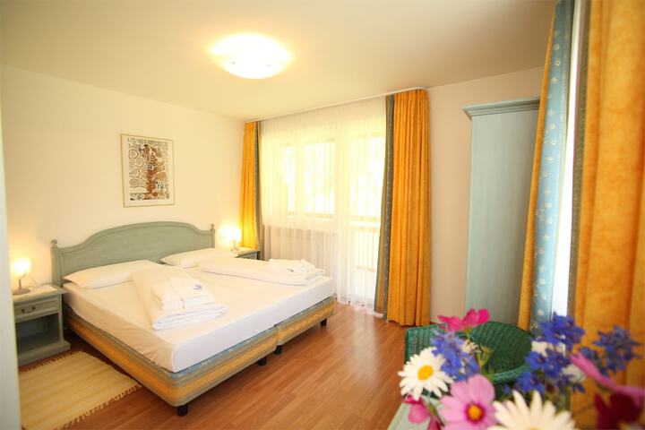Room 14 of 78