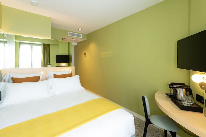 Room 25 of 64