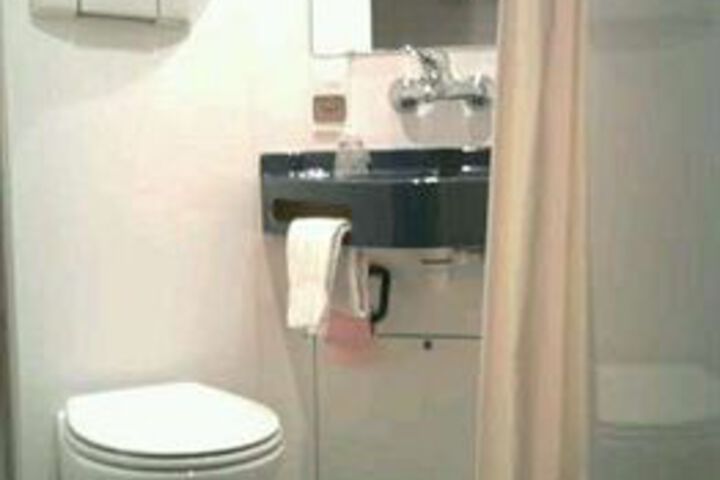 Room 2 of 10