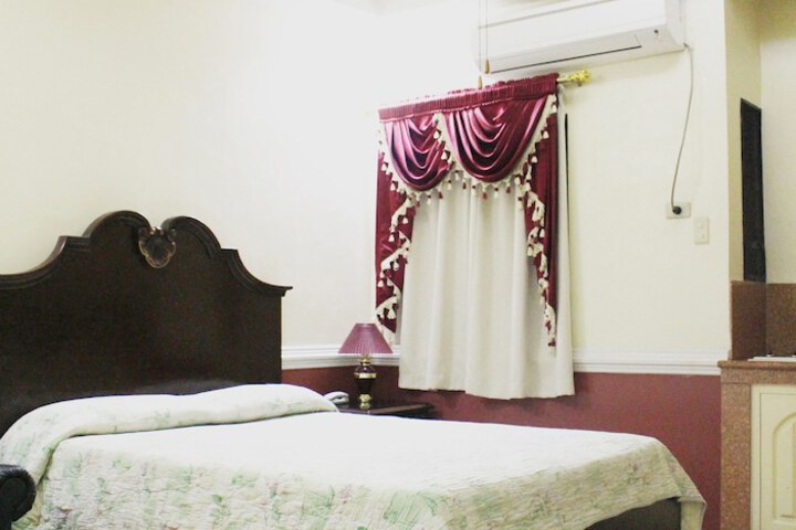 Room 25 of 58