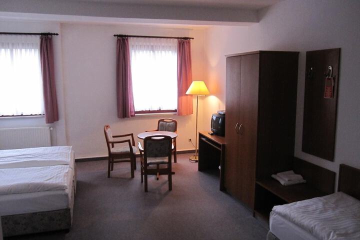 Room 9 of 36
