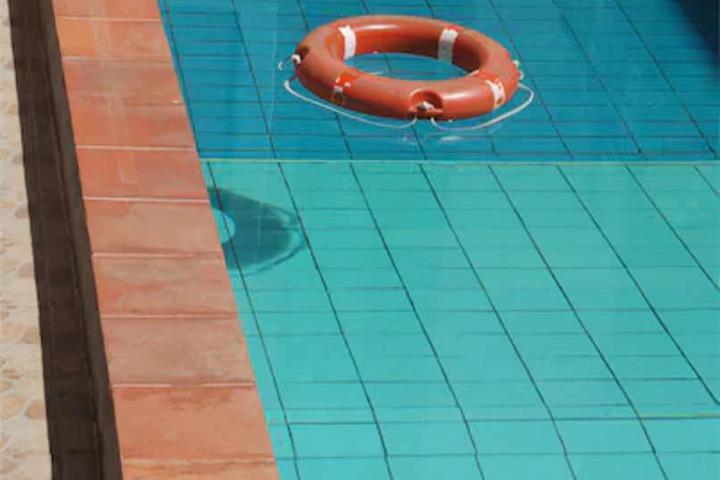 Hotel with Pool