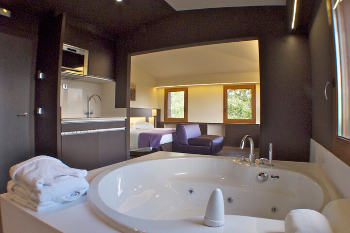 Jetted tub
