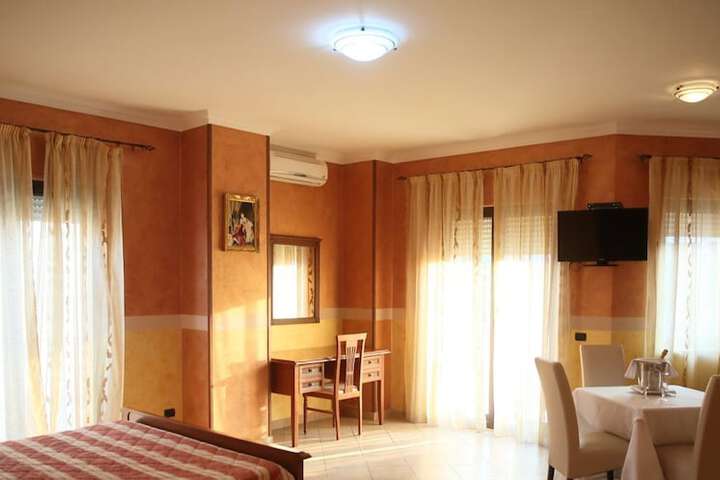 Room 3 of 62