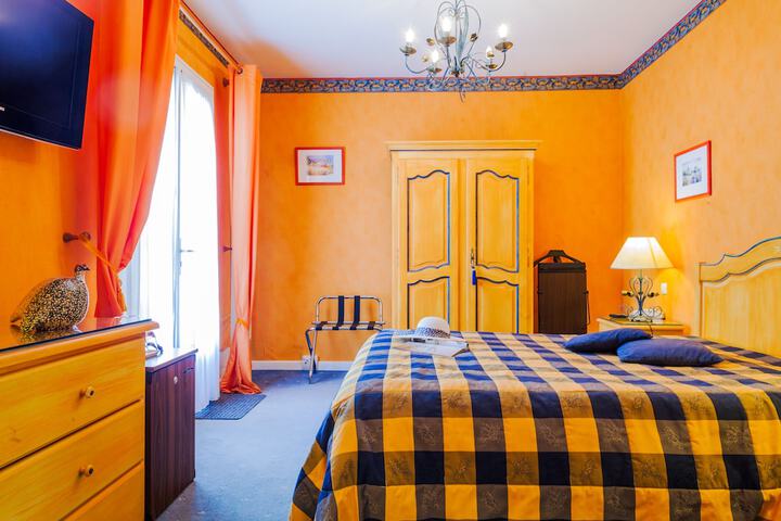 Room 9 of 34