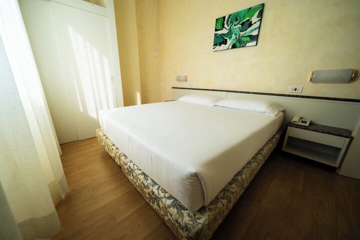 Room 42 of 93
