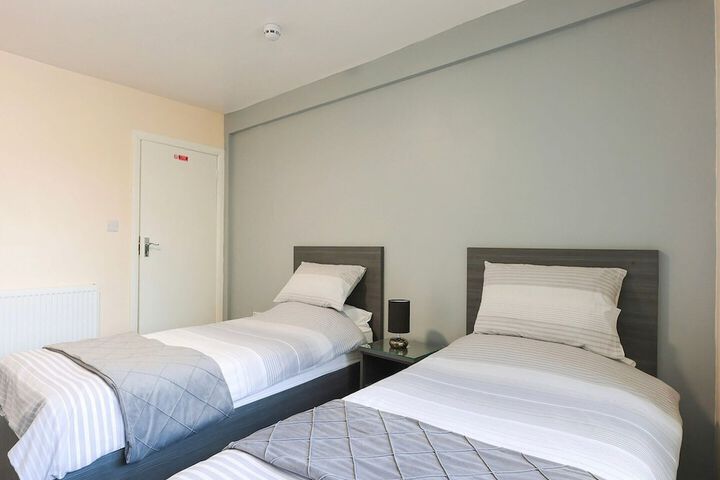 Room 4 of 13