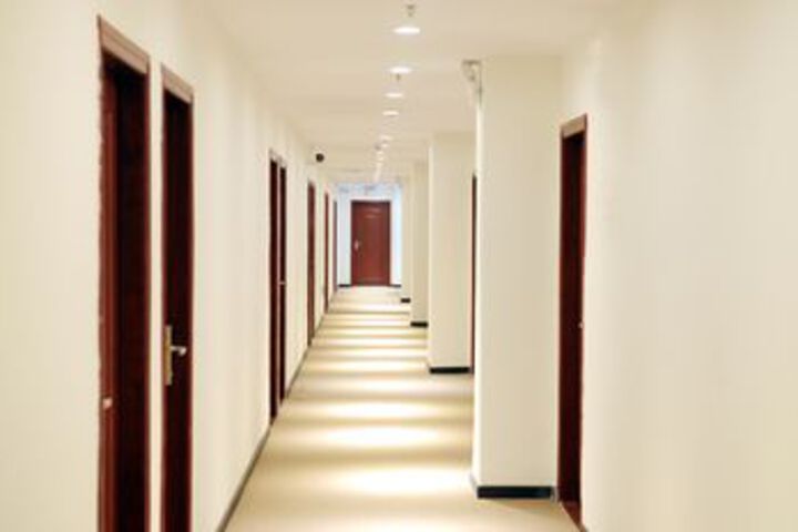 Ballroom/Hall 17 of 18