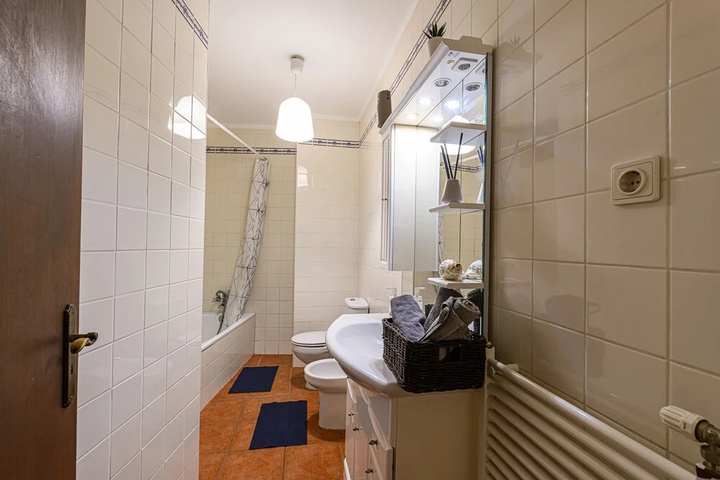 Room 8 of 20
