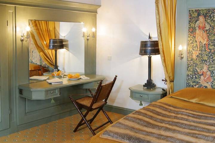 In-room business center