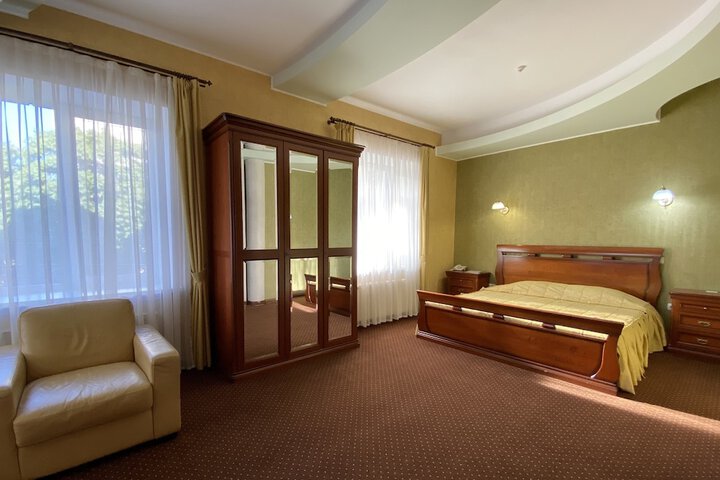 Room 4 of 44