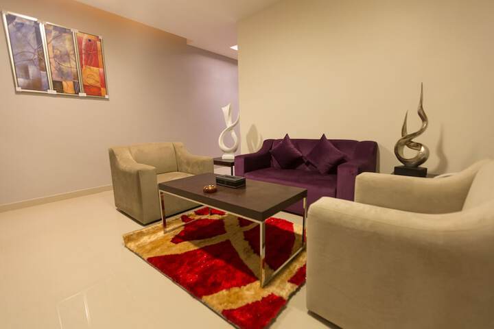 Lounge 25 of 37