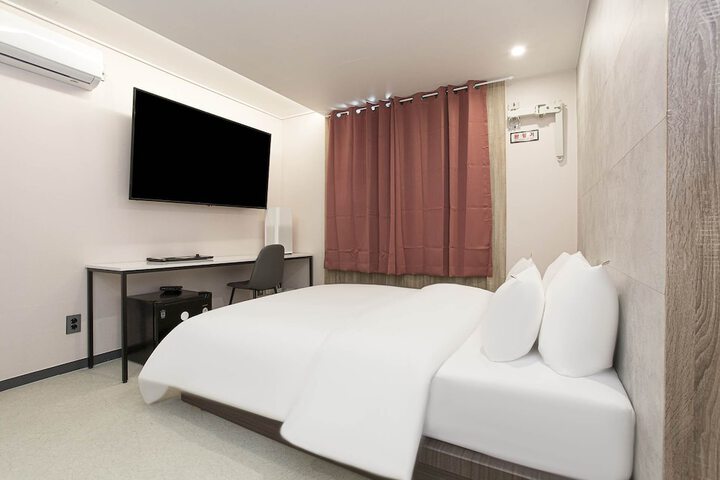 Room 19 of 28