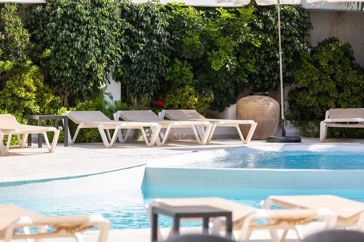 Hotel Pool