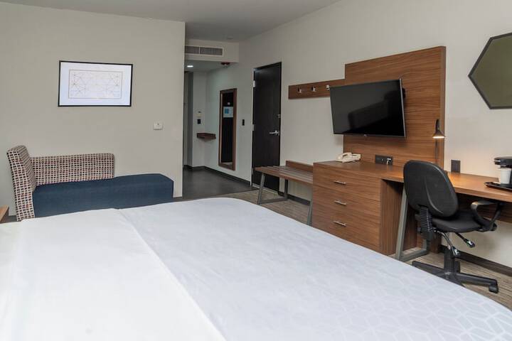 Room 15 of 61