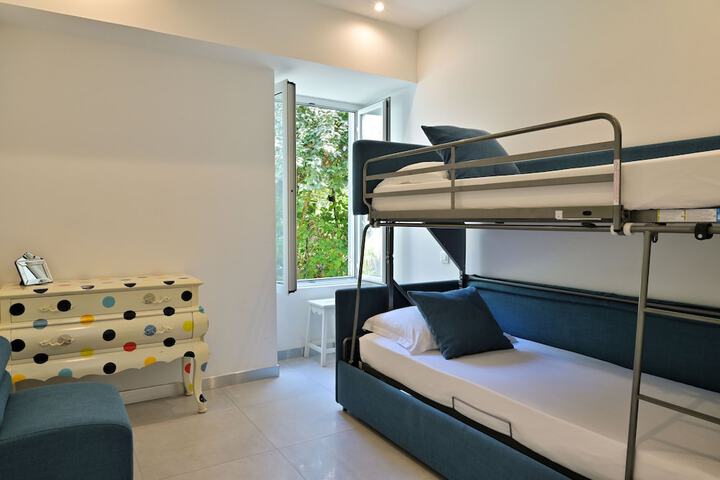 Room 40 of 217