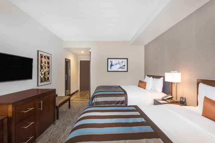Double Accessible 2 Queen Beds