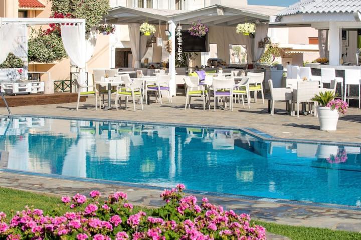 Pool Hotel