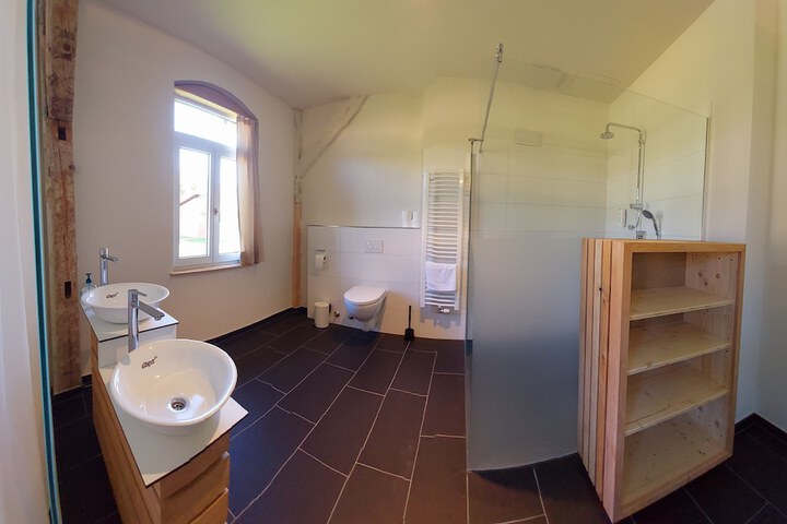 Room 40 of 67