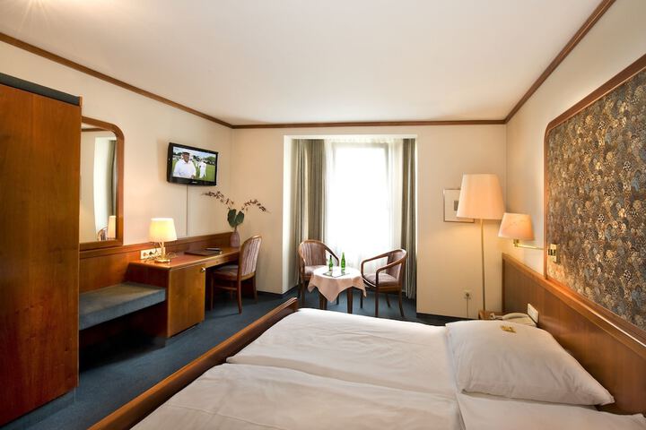 Room 6 of 38