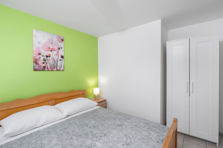 Room 8 of 88