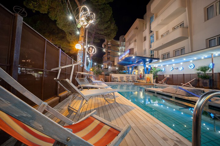 Pool 32 of 65
