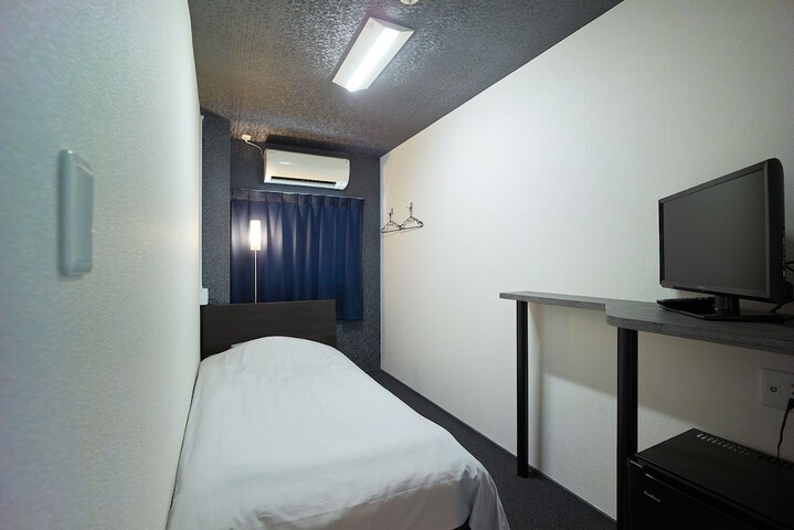 Room 10 of 21