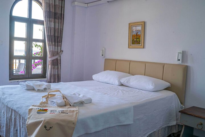 Room 9 of 228