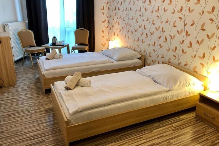 Room 51 of 76